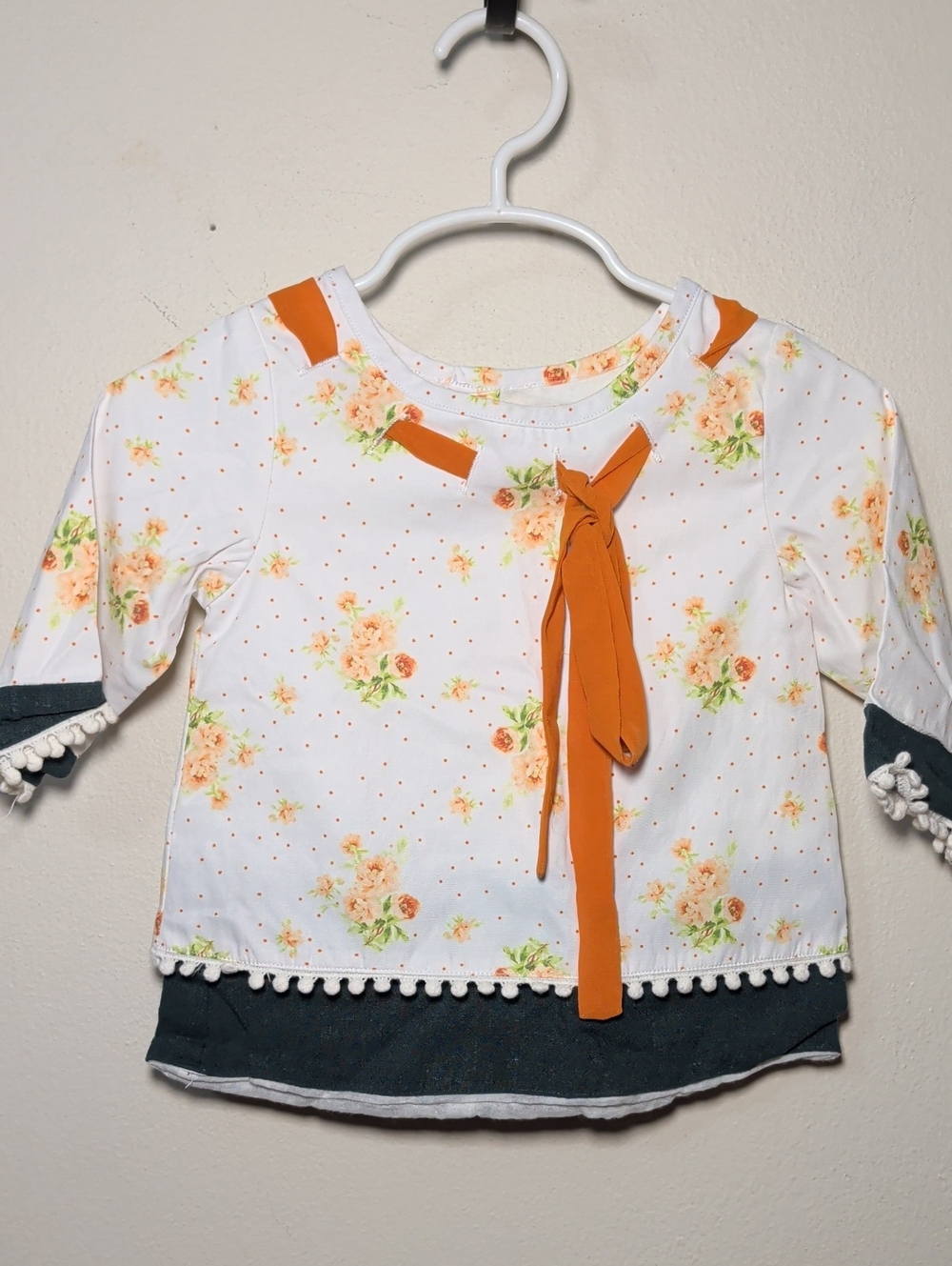 Belle's Beauties White Floral Tunic Top Orange Bow Detail Green Trim Size 18M